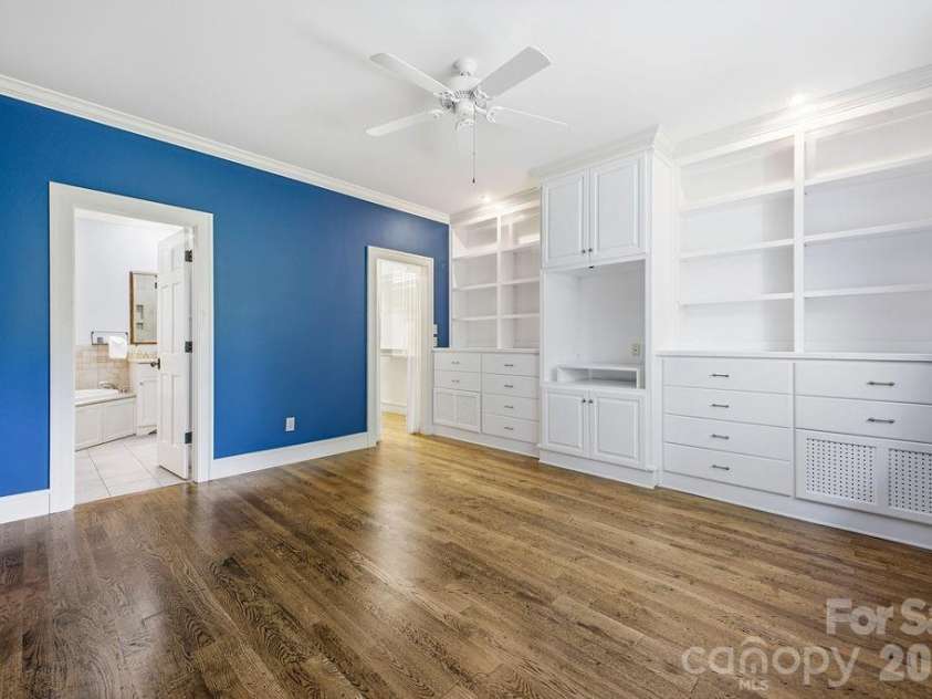 2204 Cumming Woods Lane, Hendersonville, NC 28739.  MLS# CAR4396314, YatesRealty ID 34295. 