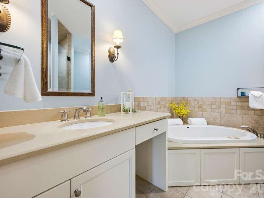 2204 Cumming Woods Lane, Hendersonville, NC 28739.  MLS# CAR4396314, YatesRealty ID 34295. 