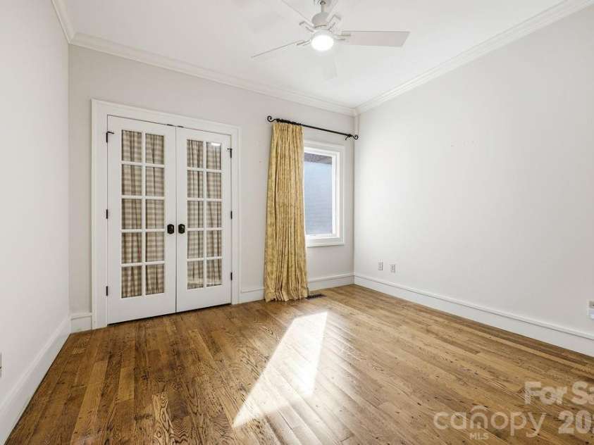 2204 Cumming Woods Lane, Hendersonville, NC 28739.  MLS# CAR4396314, YatesRealty ID 34295. 