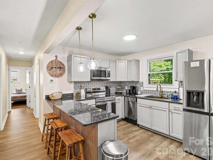 2616 Springway Drive, Charlotte, NC 28205.  MLS# CAR4397310, YatesRealty ID 34297. 