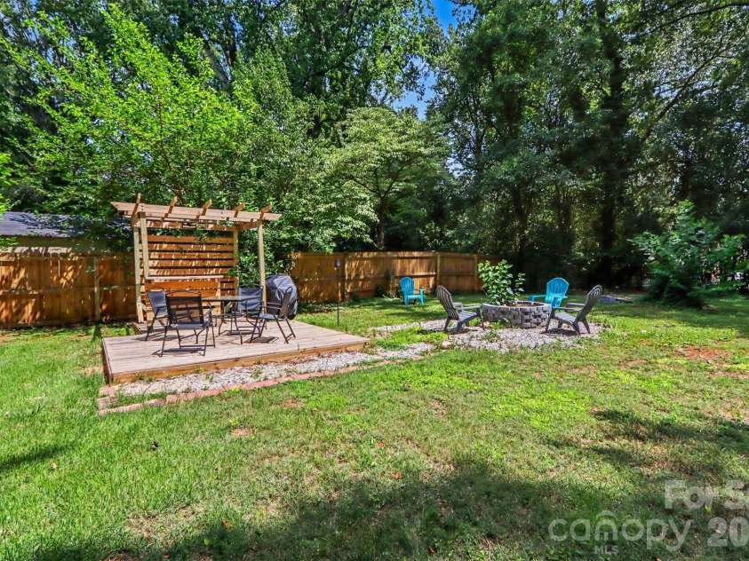 2616 Springway Drive, Charlotte, NC 28205.  MLS# CAR4397310, YatesRealty ID 34297. 