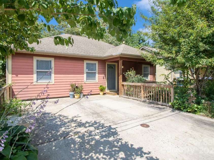 47 Kentucky Drive, Asheville, NC 28806.  MLS# CAR4295801, YatesRealty ID 34298. 