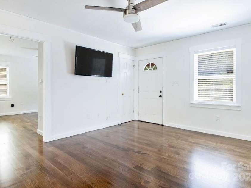 47 Kentucky Drive, Asheville, NC 28806.  MLS# CAR4295801, YatesRealty ID 34298. 