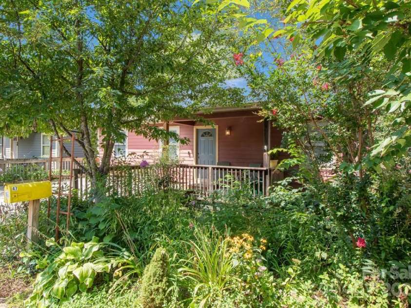 47 Kentucky Drive, Asheville, NC 28806.  MLS# CAR4295801, YatesRealty ID 34298. 