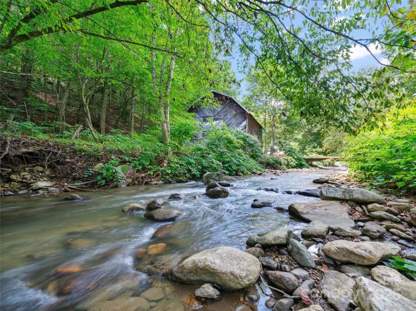 1393 Bald Mountain Road, Burnsville, NC 28714.  MLS# CAR4295800, YatesRealty ID 34299. 