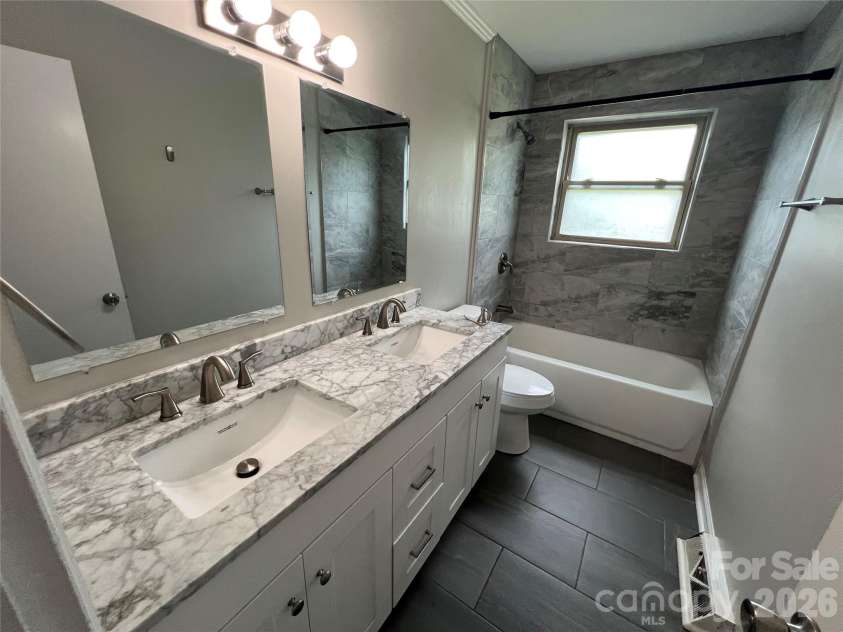 2171 6th Street, Hickory, NC 28601.  MLS# CAR4396250, YatesRealty ID 34299. 