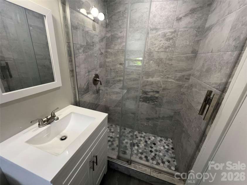 2171 6th Street, Hickory, NC 28601.  MLS# CAR4396250, YatesRealty ID 34299. 