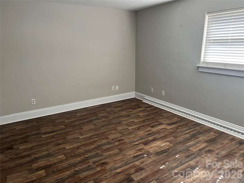 2171 6th Street, Hickory, NC 28601.  MLS# CAR4396250, YatesRealty ID 34299. 