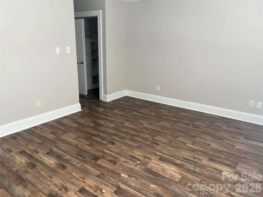 2171 6th Street, Hickory, NC 28601.  MLS# CAR4396250, YatesRealty ID 34299. 