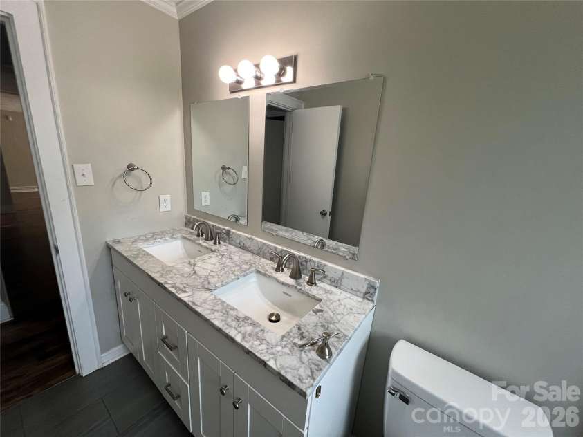 2171 6th Street, Hickory, NC 28601.  MLS# CAR4396250, YatesRealty ID 34299. 
