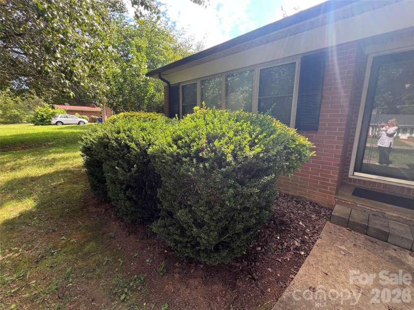 2171 6th Street, Hickory, NC 28601.  MLS# CAR4396250, YatesRealty ID 34299. 