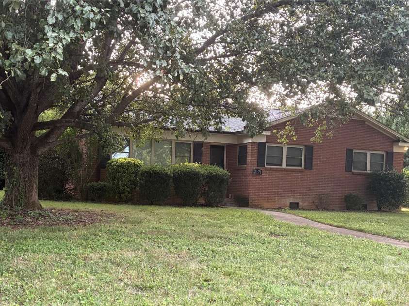 2171 6th Street, Hickory, NC 28601.  MLS# CAR4396250, YatesRealty ID 34299. 