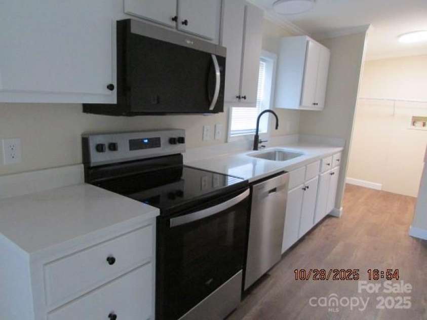 204 John E Randall Road, Shelby, NC 28152.  MLS# CAR4322096, YatesRealty ID 343. Kitchen