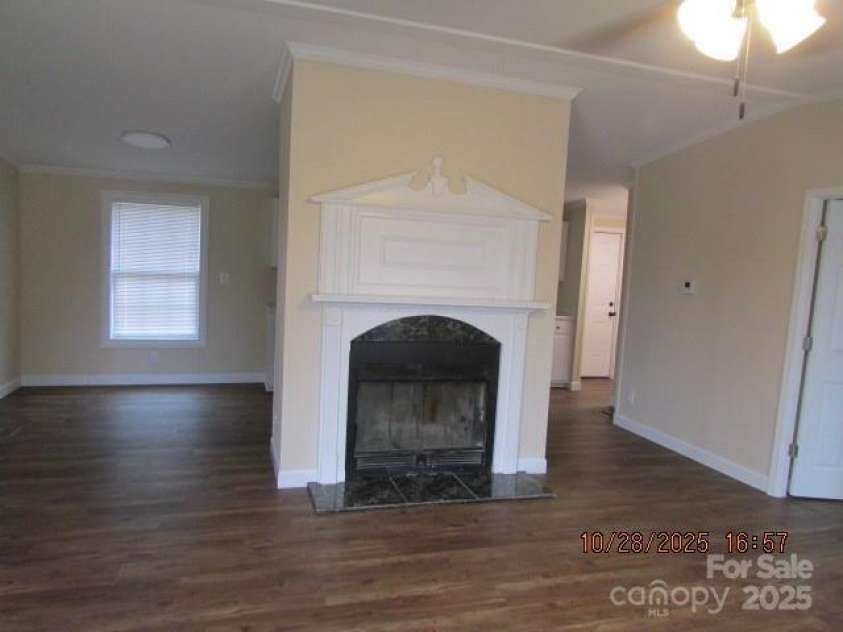 204 John E Randall Road, Shelby, NC 28152.  MLS# CAR4322096, YatesRealty ID 343. Livingroom