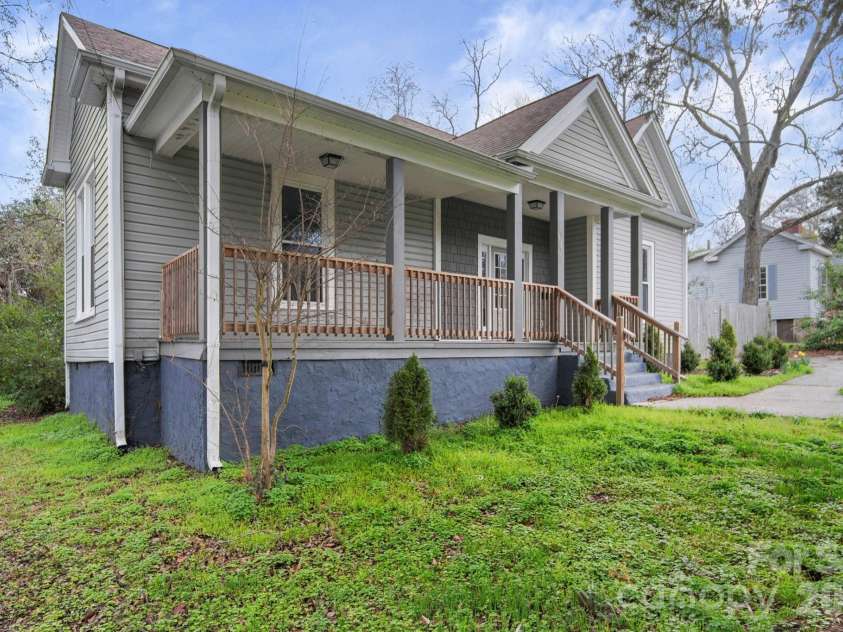 136 Lacy Street, Chester, SC 29706.  MLS# CAR4347551, YatesRealty ID 3430. 