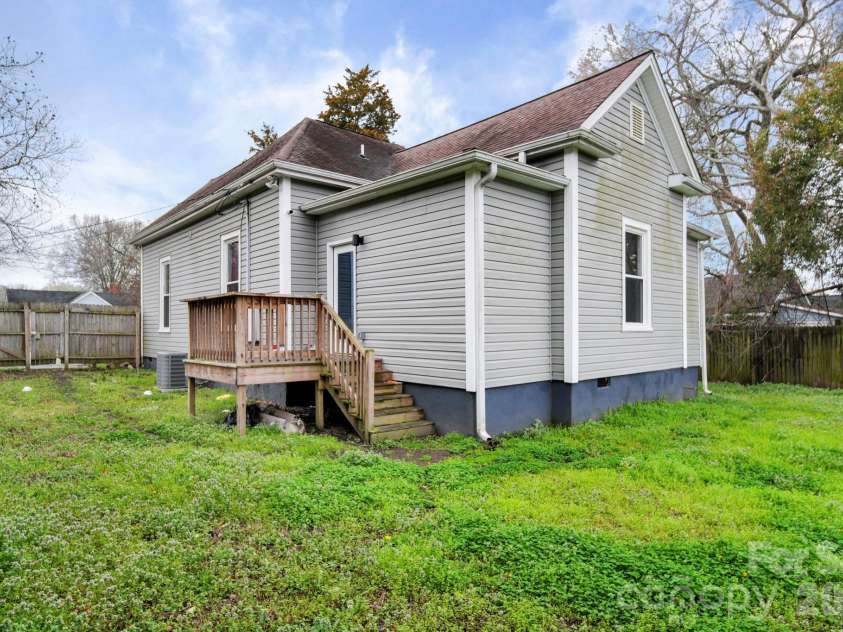 136 Lacy Street, Chester, SC 29706.  MLS# CAR4347551, YatesRealty ID 3430. 
