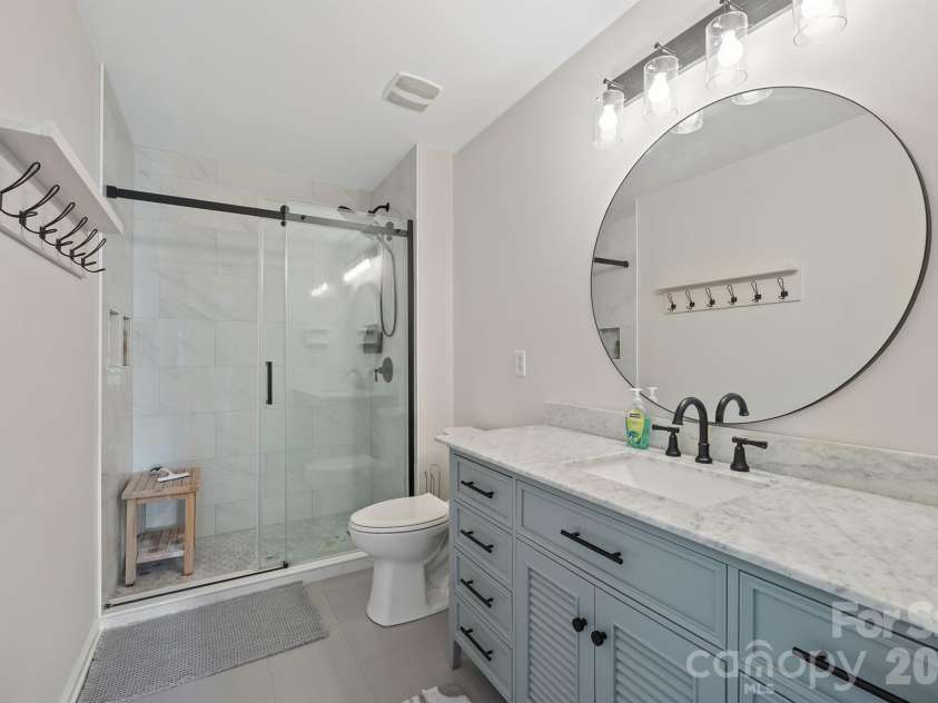 9776 Ravenscroft Lane, Concord, NC 28027.  MLS# CAR4335767, YatesRealty ID 3430. Updated hall bath