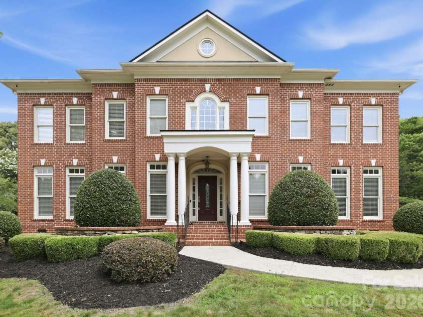 7818 Stonehaven Drive, Waxhaw, NC 28173.  MLS# CAR4385540, YatesRealty ID 34300. 