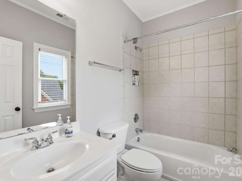 7818 Stonehaven Drive, Waxhaw, NC 28173.  MLS# CAR4385540, YatesRealty ID 34300. 