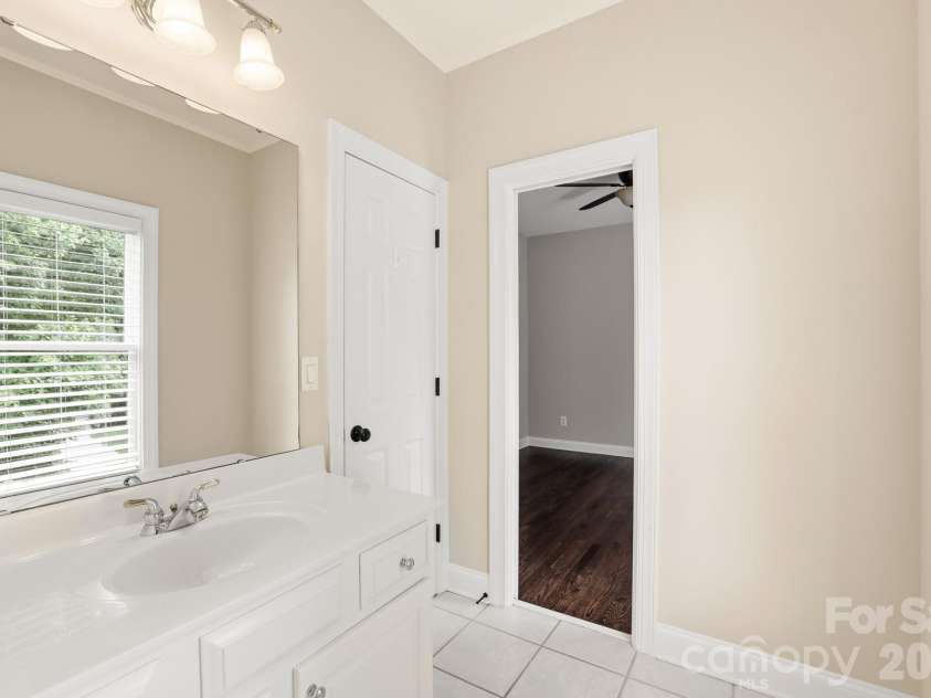 7818 Stonehaven Drive, Waxhaw, NC 28173.  MLS# CAR4385540, YatesRealty ID 34300. 