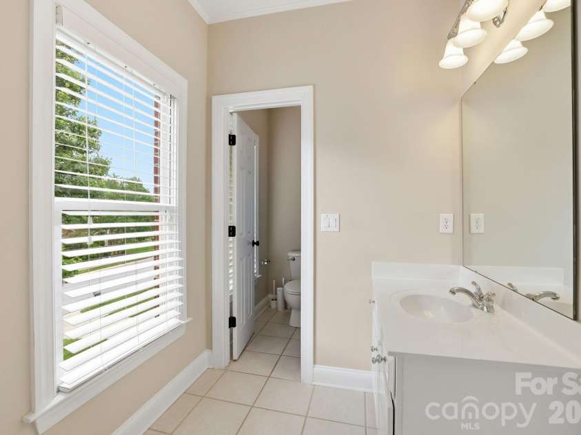 7818 Stonehaven Drive, Waxhaw, NC 28173.  MLS# CAR4385540, YatesRealty ID 34300. 