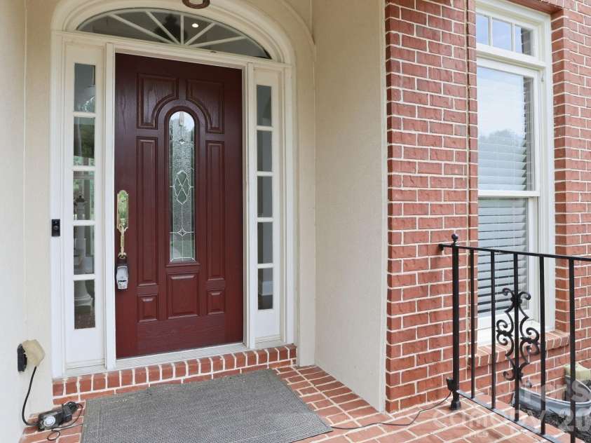 7818 Stonehaven Drive, Waxhaw, NC 28173.  MLS# CAR4385540, YatesRealty ID 34300. 