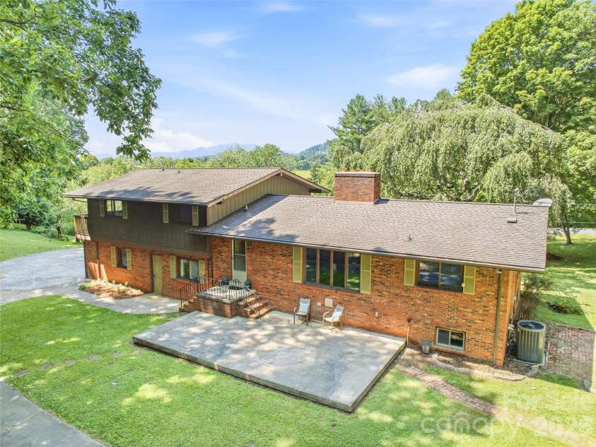 252 Big Stomp Road, Waynesville, NC 28786.  MLS# CAR4399096, YatesRealty ID 34301. 