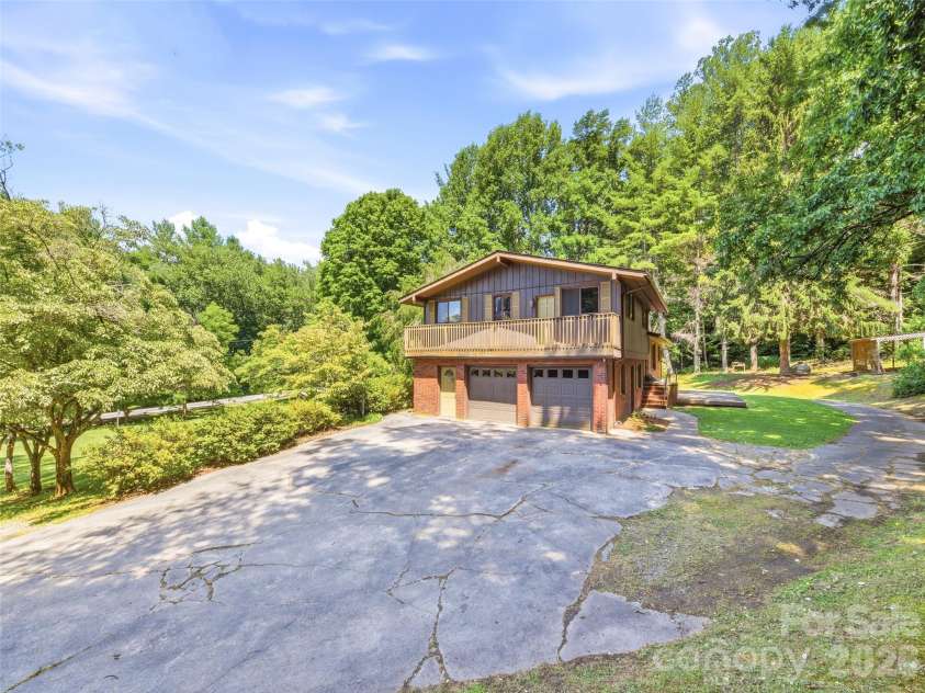 252 Big Stomp Road, Waynesville, NC 28786.  MLS# CAR4399096, YatesRealty ID 34301. 