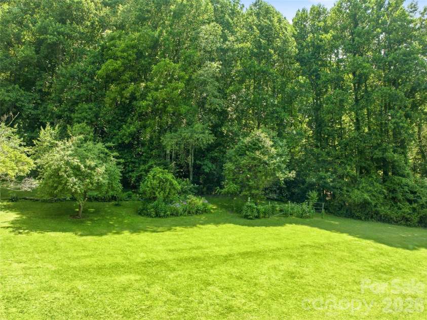 252 Big Stomp Road, Waynesville, NC 28786.  MLS# CAR4399096, YatesRealty ID 34301. 