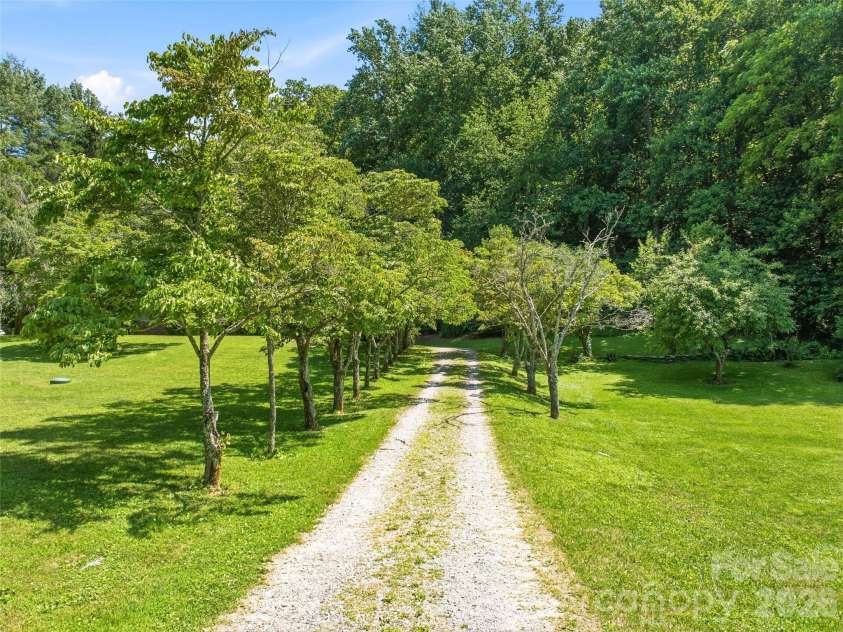 252 Big Stomp Road, Waynesville, NC 28786.  MLS# CAR4399096, YatesRealty ID 34301. 
