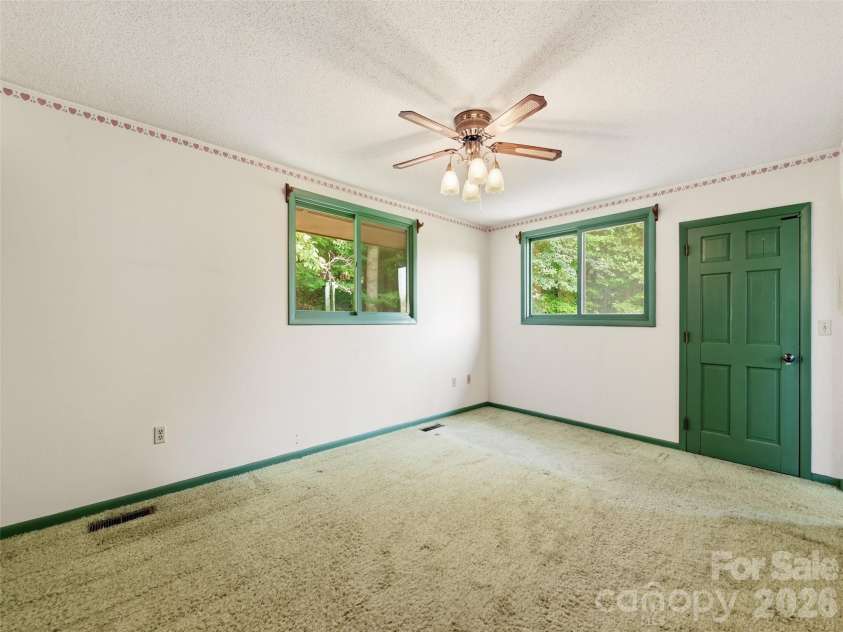 252 Big Stomp Road, Waynesville, NC 28786.  MLS# CAR4399096, YatesRealty ID 34301. 