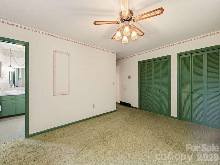 252 Big Stomp Road, Waynesville, NC 28786.  MLS# CAR4399096, YatesRealty ID 34301. 