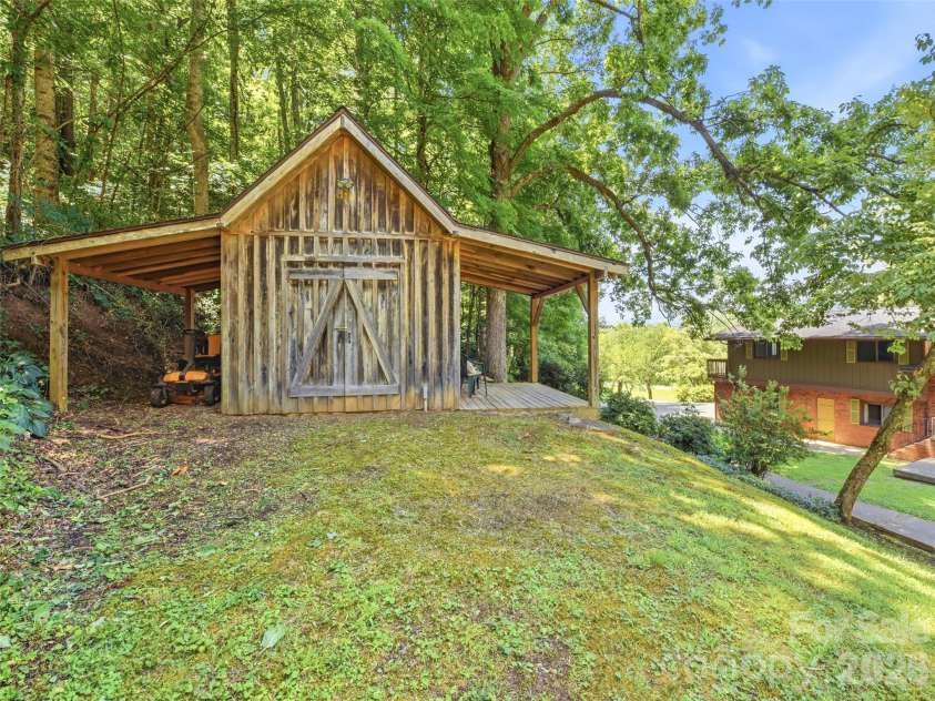 252 Big Stomp Road, Waynesville, NC 28786.  MLS# CAR4399096, YatesRealty ID 34301. 
