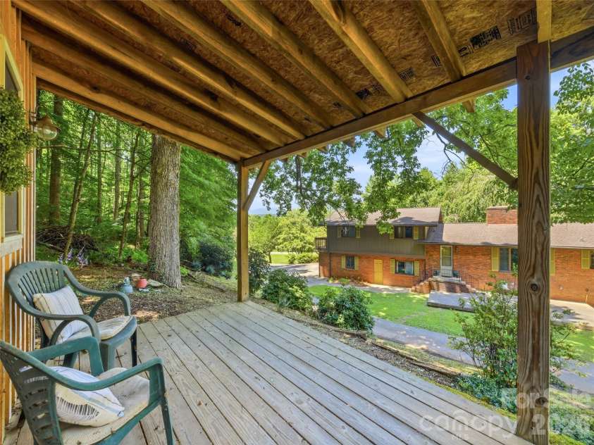 252 Big Stomp Road, Waynesville, NC 28786.  MLS# CAR4399096, YatesRealty ID 34301. 
