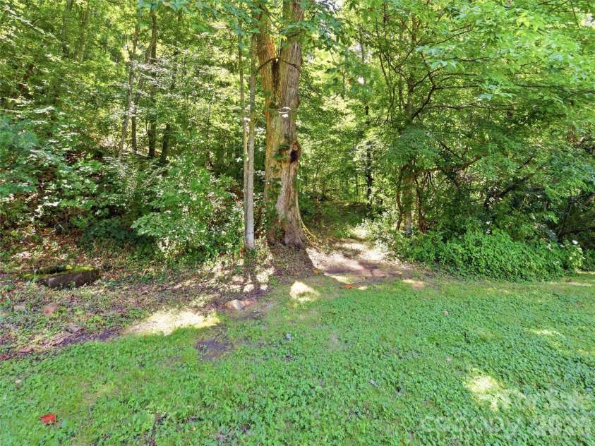 252 Big Stomp Road, Waynesville, NC 28786.  MLS# CAR4399096, YatesRealty ID 34301. 