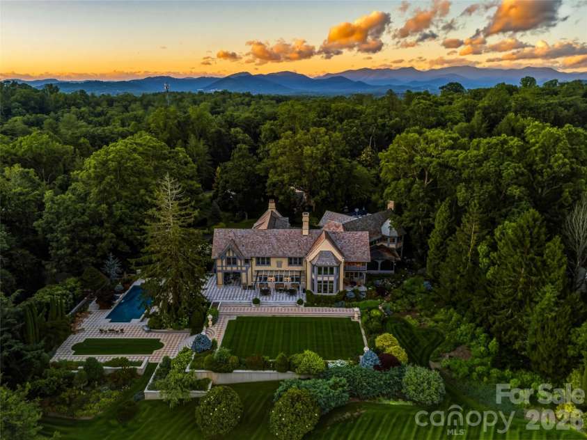 7 Stuyvesant Road, Biltmore Forest, NC 28803.  MLS# CAR4399197, YatesRealty ID 34302. 