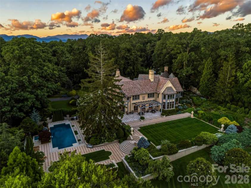 7 Stuyvesant Road, Biltmore Forest, NC 28803.  MLS# CAR4399197, YatesRealty ID 34302. 