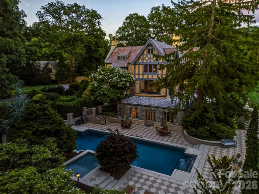 7 Stuyvesant Road, Biltmore Forest, NC 28803.  MLS# CAR4399197, YatesRealty ID 34302. 