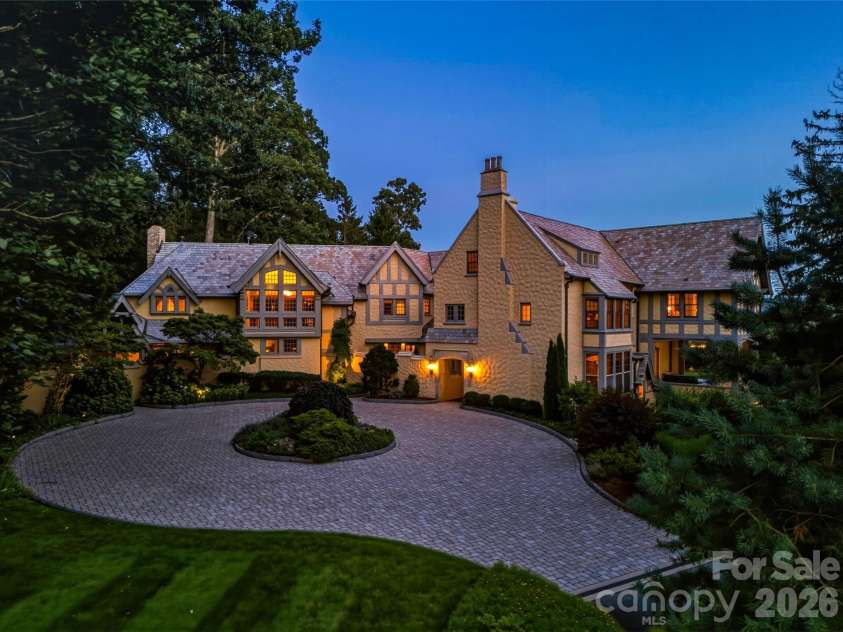 7 Stuyvesant Road, Biltmore Forest, NC 28803.  MLS# CAR4399197, YatesRealty ID 34302. 