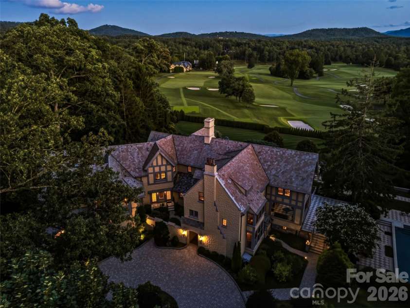 7 Stuyvesant Road, Biltmore Forest, NC 28803.  MLS# CAR4399197, YatesRealty ID 34302. 