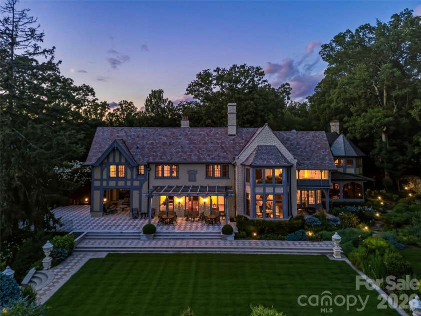 7 Stuyvesant Road, Biltmore Forest, NC 28803.  MLS# CAR4399197, YatesRealty ID 34302. 