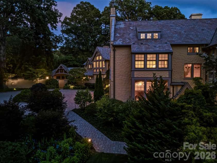 7 Stuyvesant Road, Biltmore Forest, NC 28803.  MLS# CAR4399197, YatesRealty ID 34302. 