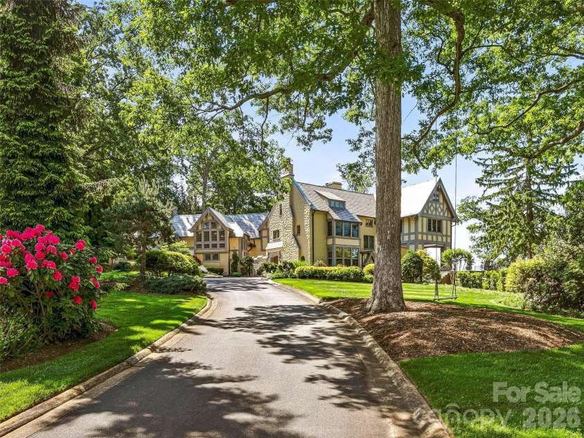 7 Stuyvesant Road, Biltmore Forest, NC 28803.  MLS# CAR4399197, YatesRealty ID 34302. 