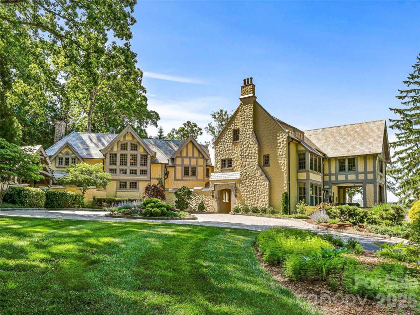 7 Stuyvesant Road, Biltmore Forest, NC 28803.  MLS# CAR4399197, YatesRealty ID 34302. 