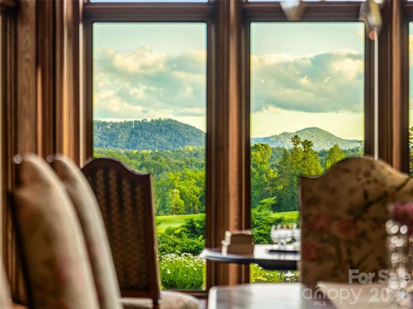 7 Stuyvesant Road, Biltmore Forest, NC 28803.  MLS# CAR4399197, YatesRealty ID 34302. Dining room bay