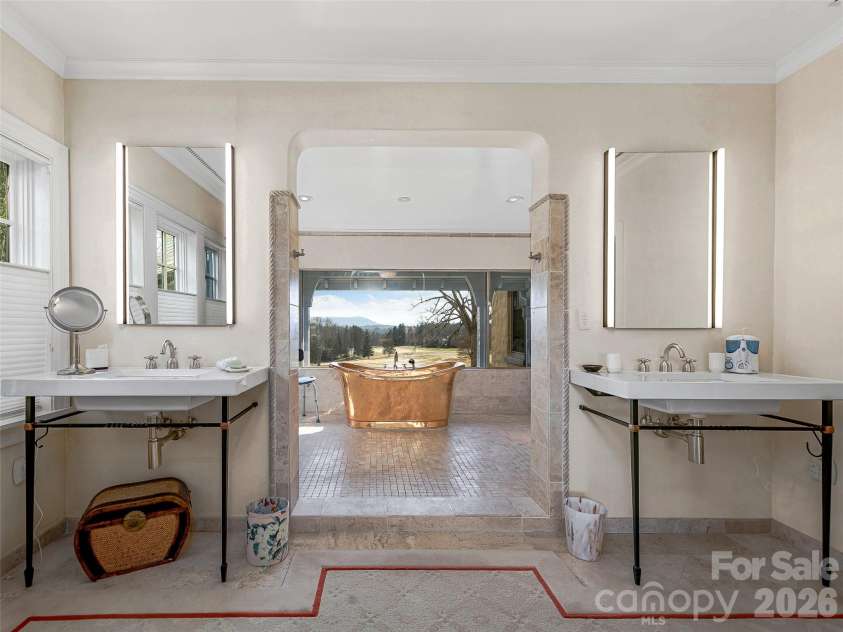 7 Stuyvesant Road, Biltmore Forest, NC 28803.  MLS# CAR4399197, YatesRealty ID 34302. Primary Bath