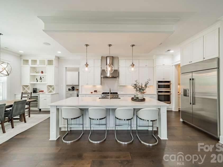 2008 Kenmere Lane, Charlotte, NC 28270.  MLS# CAR4392022, YatesRealty ID 34303. Gigantic kitchen island and Monogram appliances
