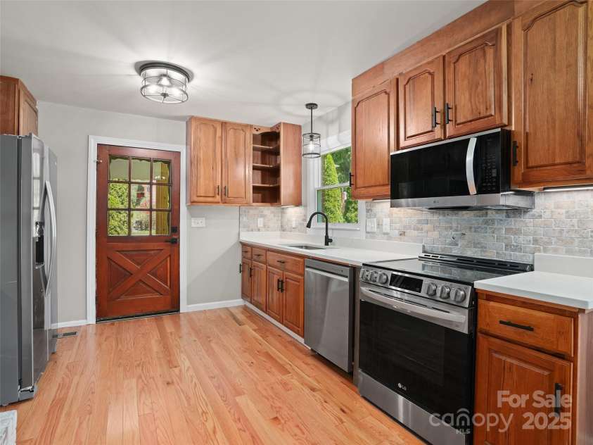 220 Love Lane, Waynesville, NC 28786.  MLS# CAR4296192, YatesRealty ID 34303. 
