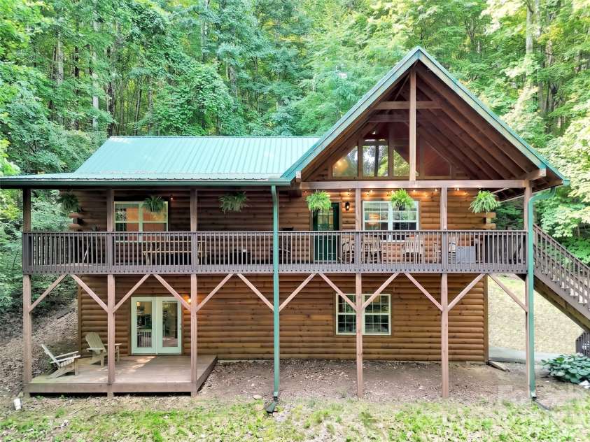 49 Brandywine Road, Waynesville, NC 28786.  MLS# CAR4395907, YatesRealty ID 34304. 