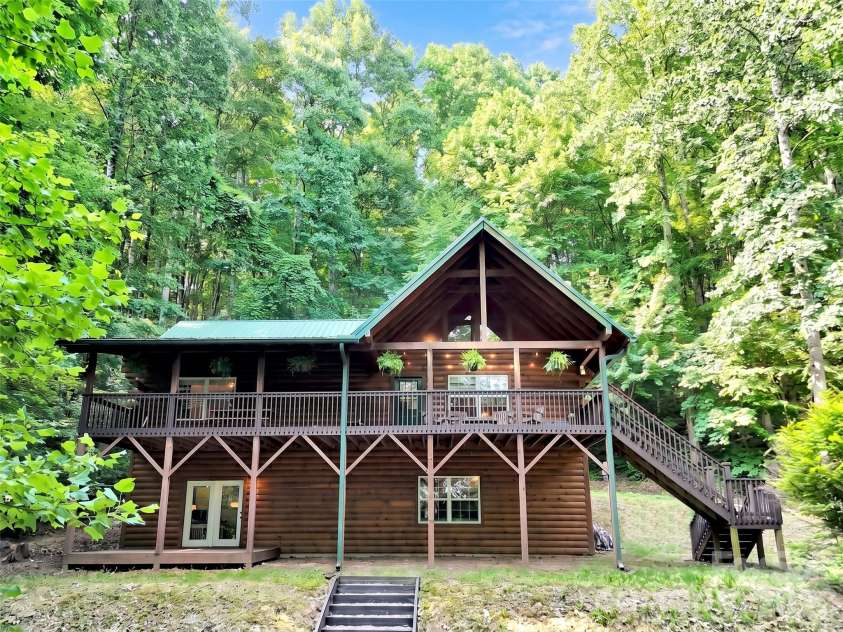 49 Brandywine Road, Waynesville, NC 28786.  MLS# CAR4395907, YatesRealty ID 34304. 